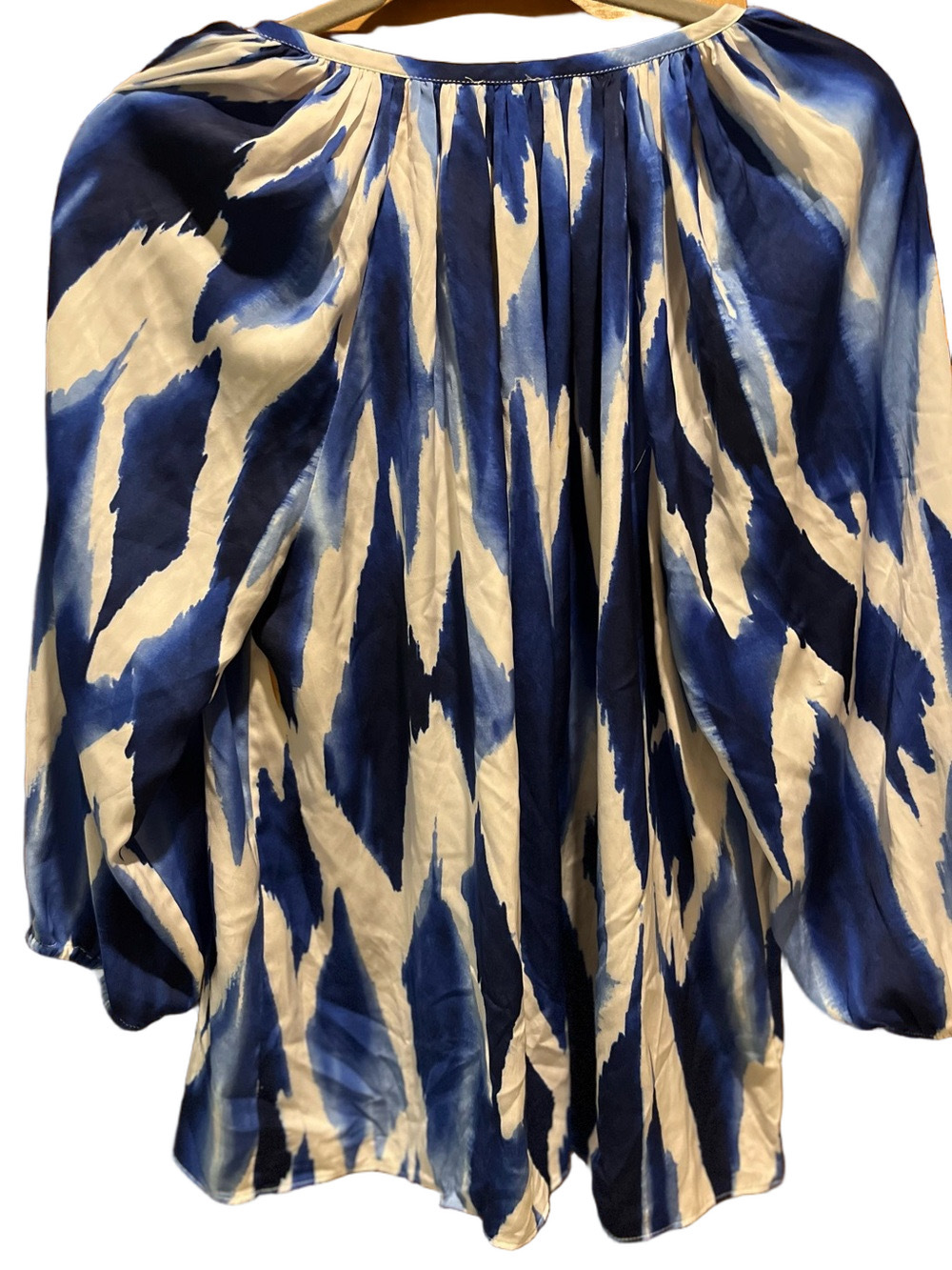 91. WOMENS CHICO’S 2/L DETAIL TOP - Picture 5 of 5